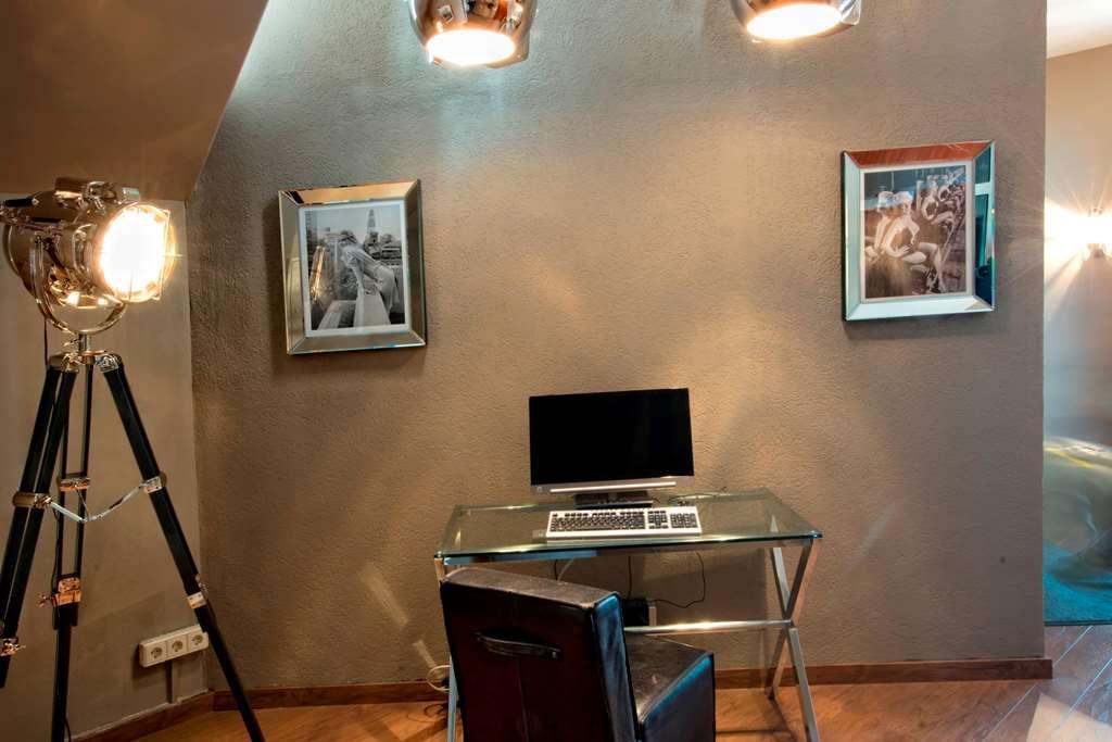 Tryp By Wyndham Bremen Airport Hotel Interior photo