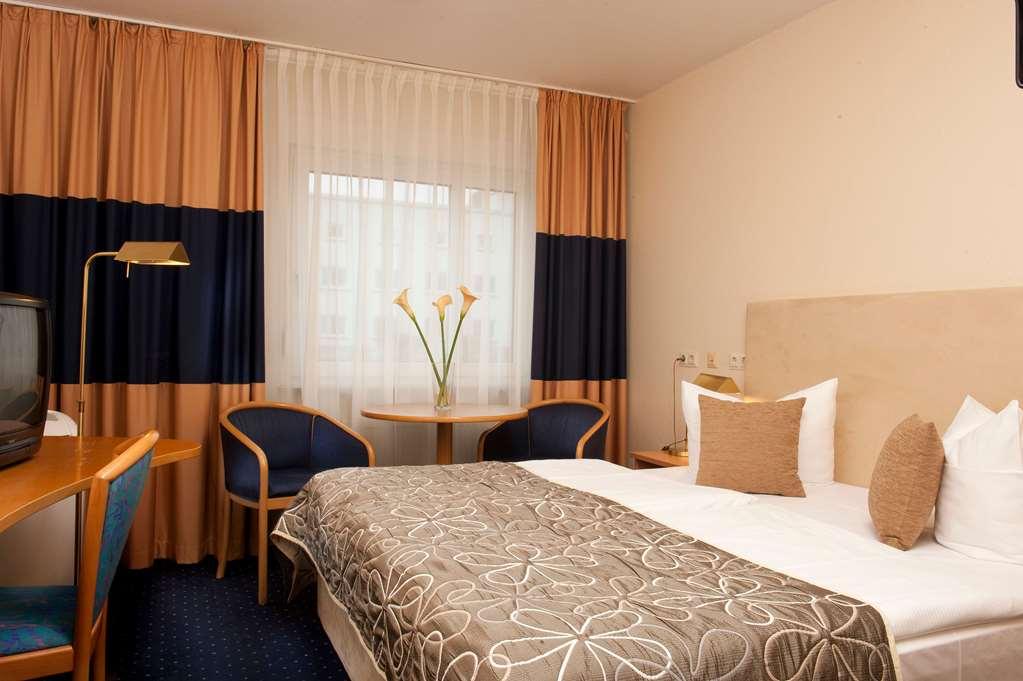 Tryp By Wyndham Bremen Airport Hotel Room photo