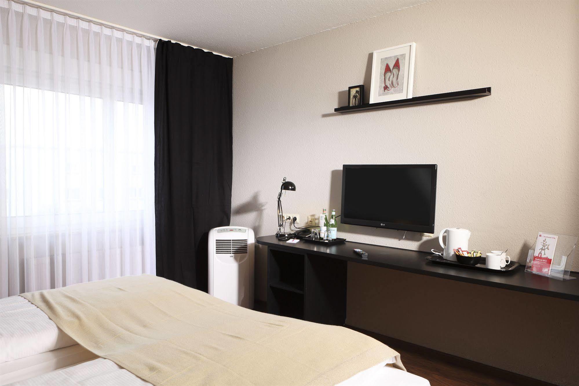 Tryp By Wyndham Bremen Airport Hotel Exterior photo