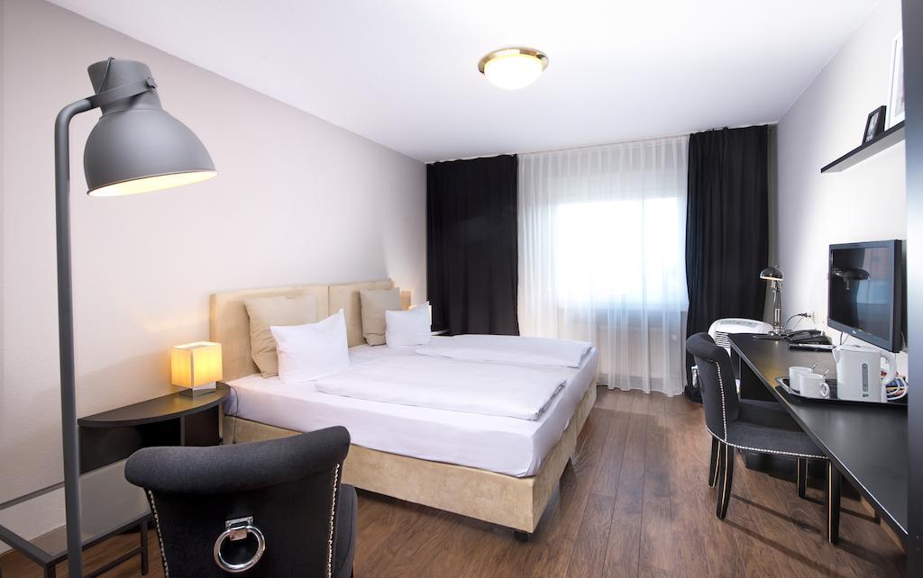 Tryp By Wyndham Bremen Airport Hotel Room photo