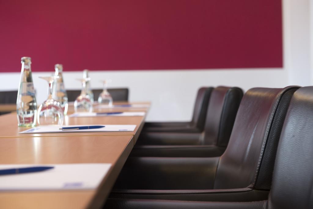 Tryp By Wyndham Bremen Airport Hotel Business photo