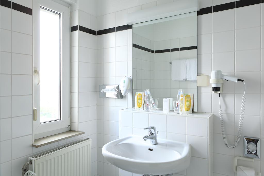 Tryp By Wyndham Bremen Airport Hotel Room photo