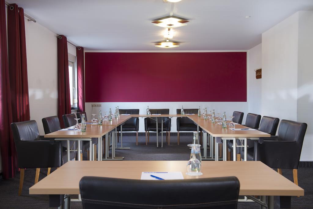 Tryp By Wyndham Bremen Airport Hotel Business photo